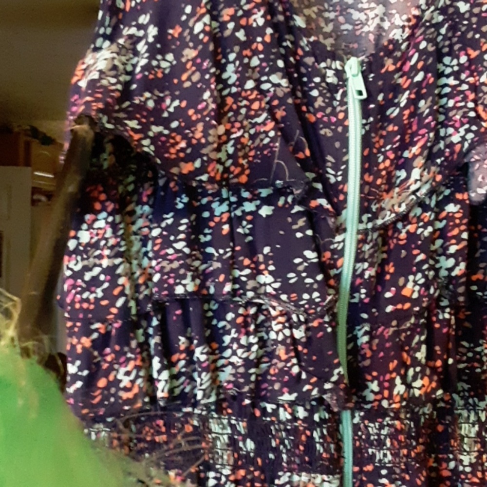 Dress - Picture 4 of 4